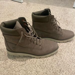 Super cute brown timberlands barley ever worn size 9 women’s